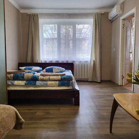 2-Кімнатна Квартира У Центрі На Олександра Поля, Шпиталь, 16Лікарня دنيبروبيتروفسك المظهر الخارجي الصورة