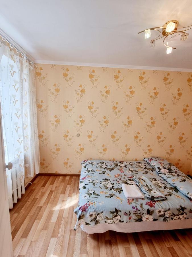 2-Кімнатна Квартира У Центрі На Олександра Поля, Шпиталь, 16Лікарня دنيبروبيتروفسك المظهر الخارجي الصورة
